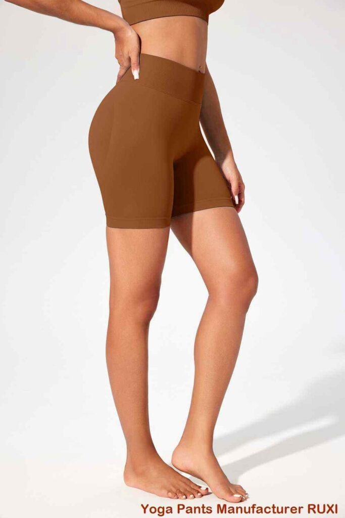 සාක්කු සහිත කළු ගොල්ෆ් ස්කෝර්ට්