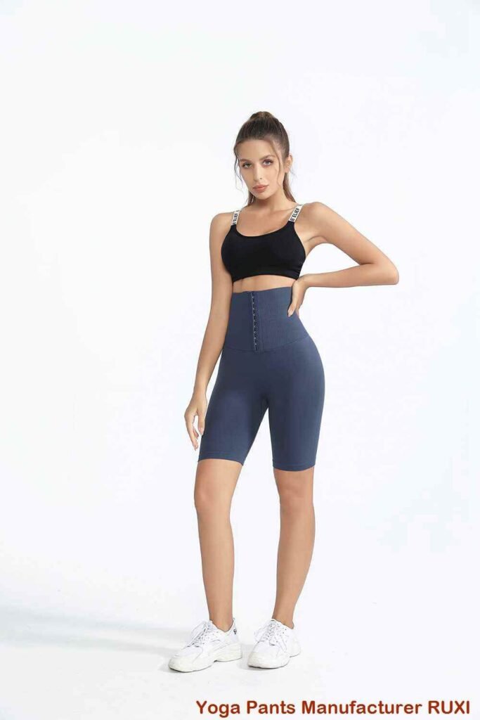 curvy රූප සඳහා හොඳම යෝග කලිසම්