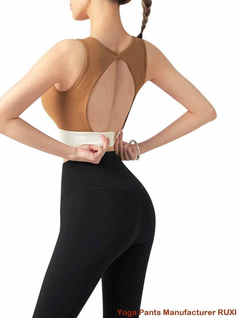 සාක්කු සහිත ඉහළ ඉණ සහිත කකුල්
