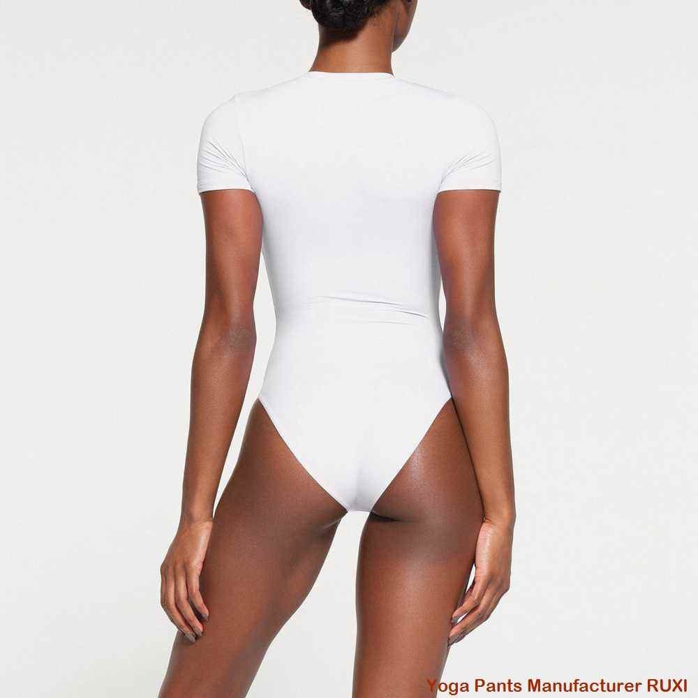 ඉහළ ඉණ සහිත ගොල්ෆ් කොට කලිසම්