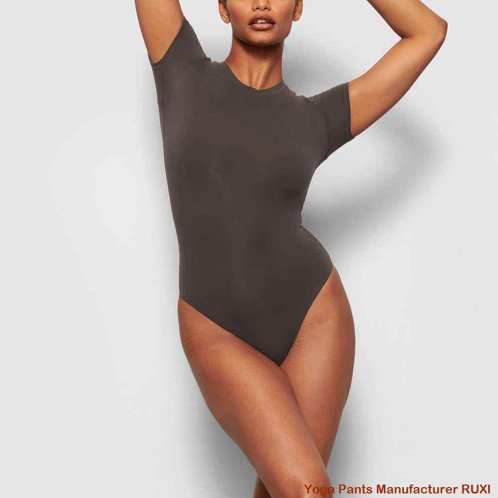 කාන්තා රතු ධාවන කොට කලිසම් RUXI