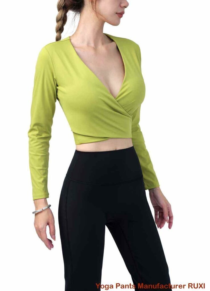 වැඩිහිටි කාන්තාවන් සඳහා යෝග ඇඳුම්